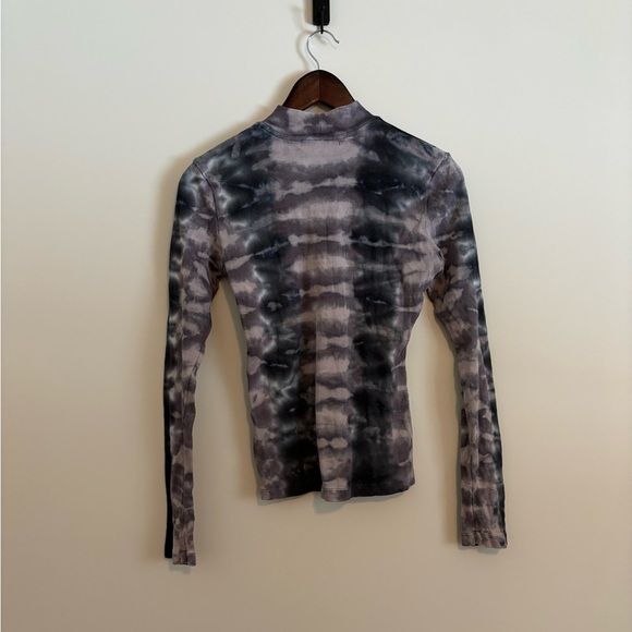 Soft Stretchy Long Sleeve. Size XS. - Picture 3 of 3